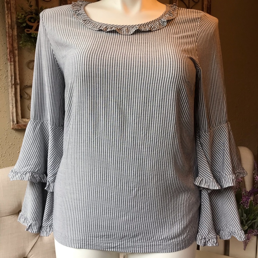 Nordstrom Pleione Ruffle Bell Sleeve blouse